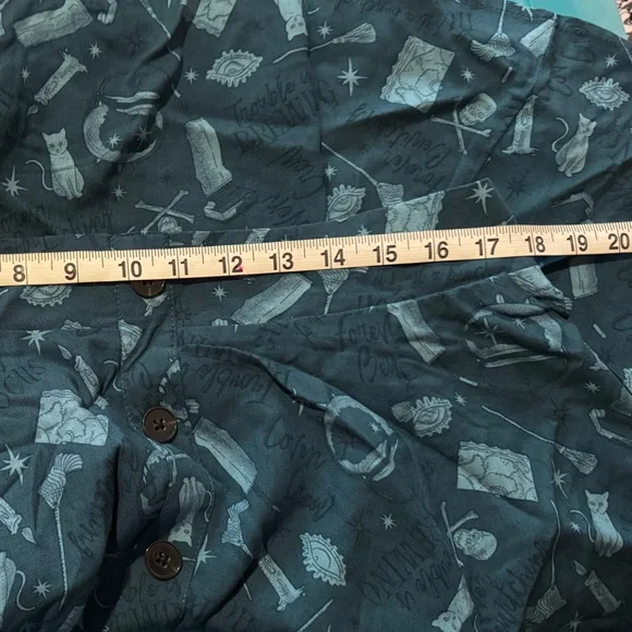 New Torrid Size 1 (14/16) Disney Hocus Pocus Mini Challis Button Front Skirt NWT - Picture 12 of 14